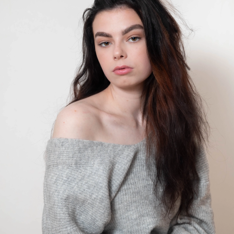 MERMIER - Lauren Headshot nov25 (14) (33%)